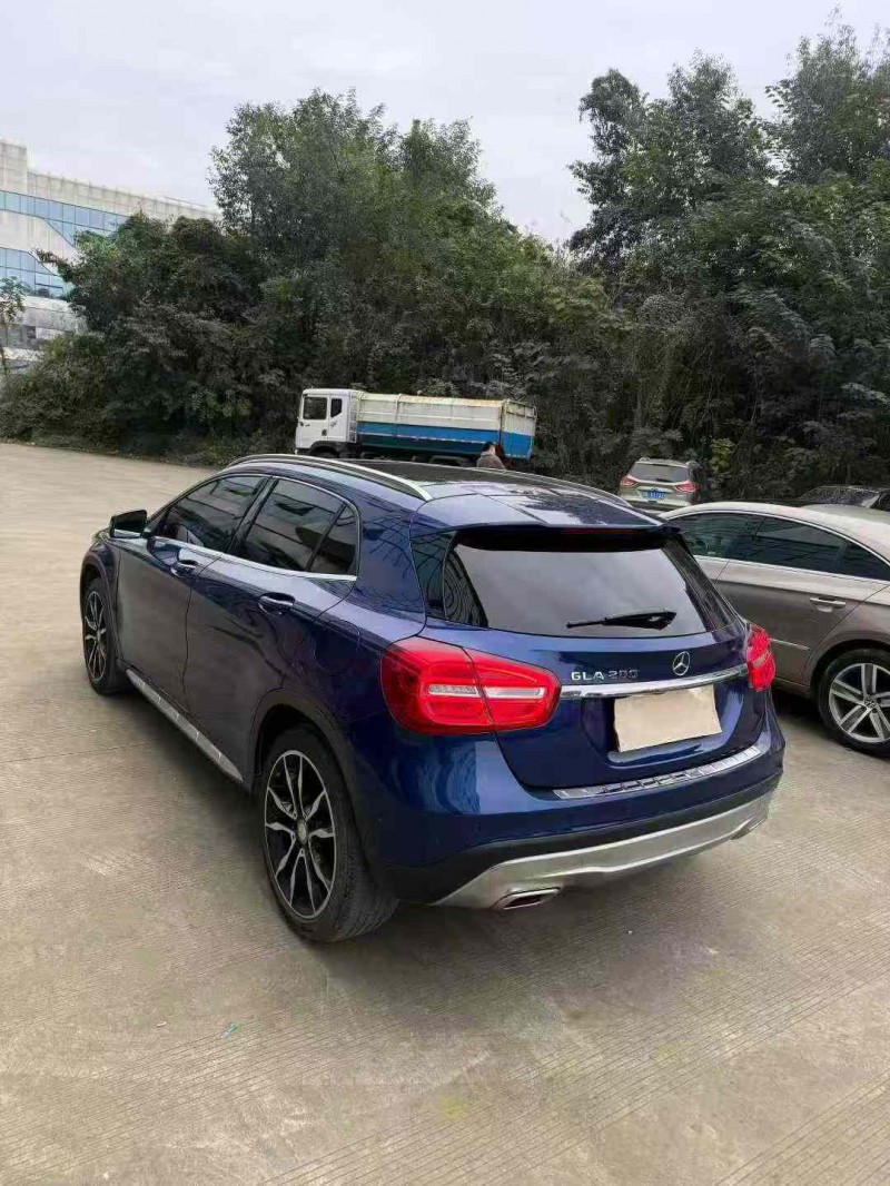 乐山16年奔驰GLA5