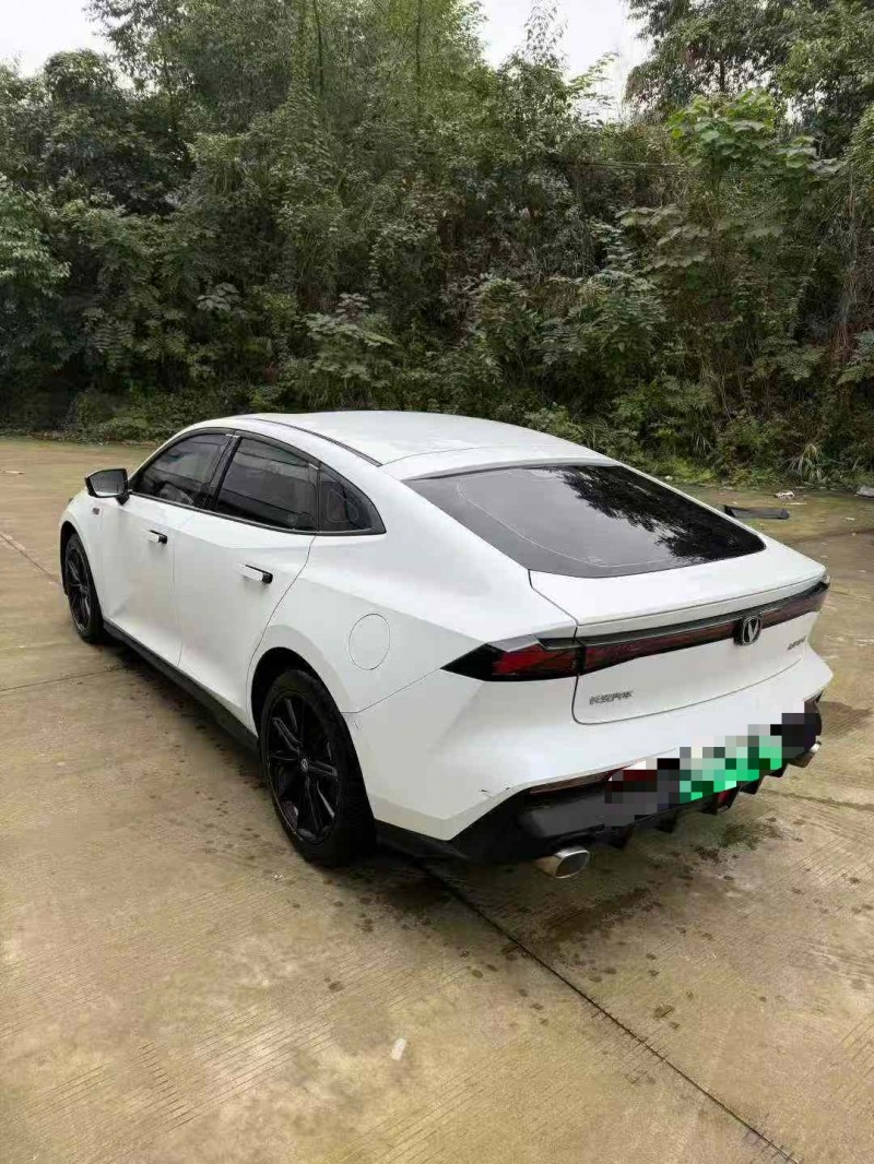 乐山23年长安汽车UNI5