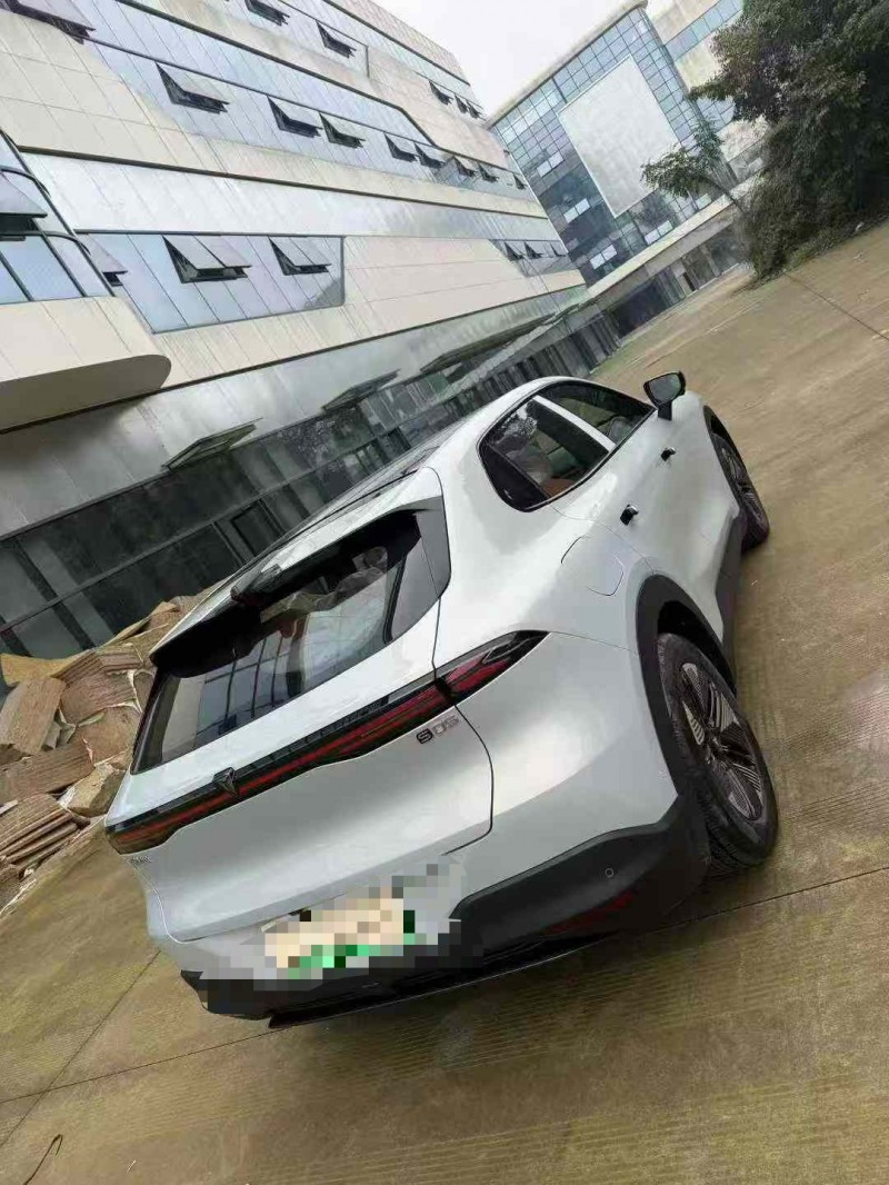 乐山25年长安汽车深蓝5