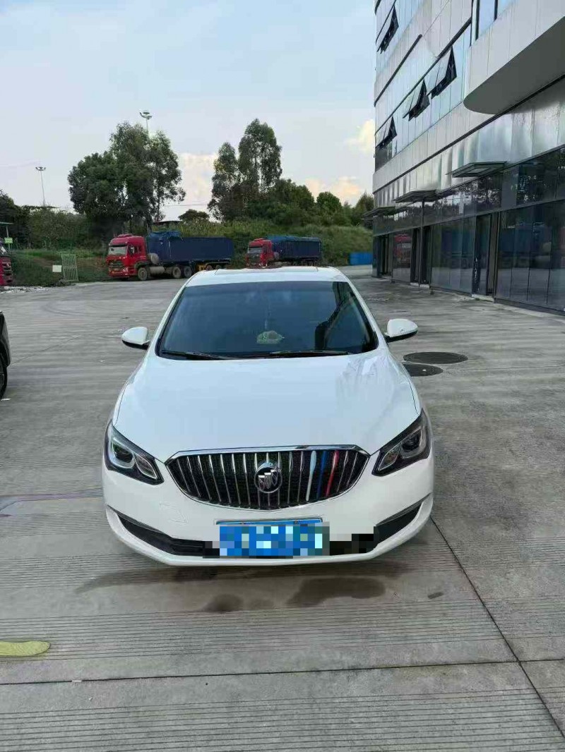 乐山17年别克英朗1