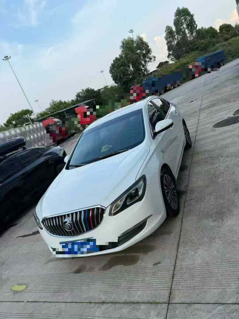 乐山17年别克英朗2