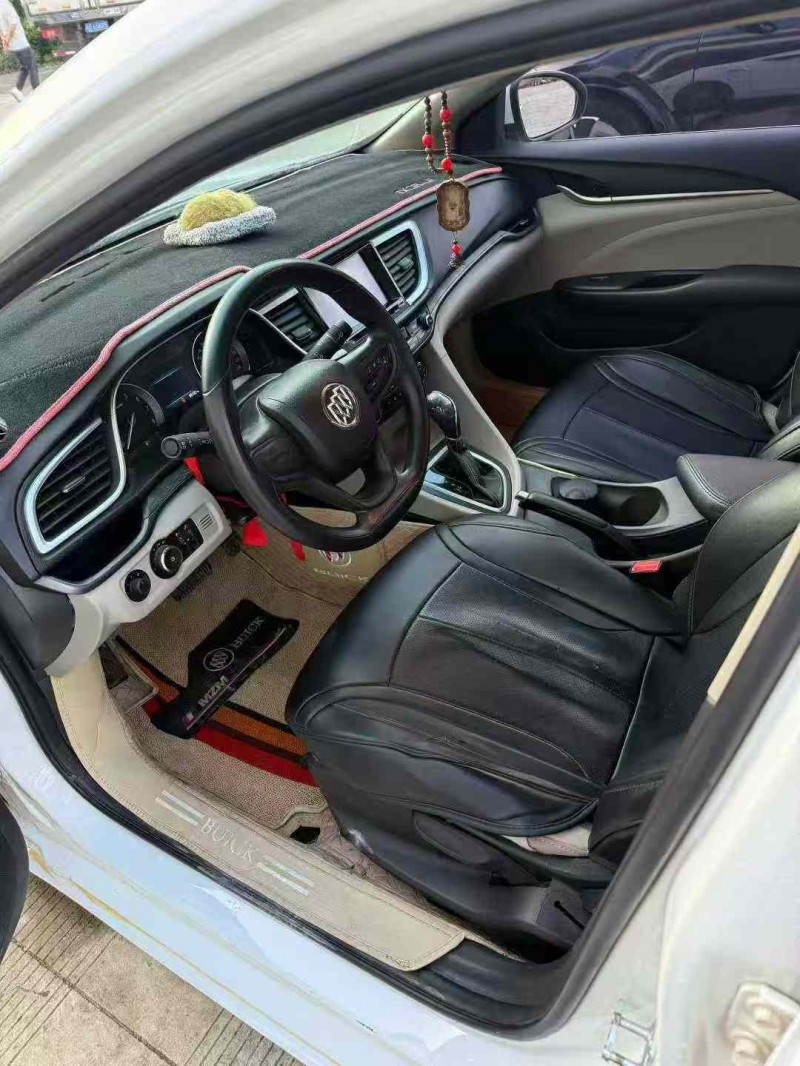 乐山17年别克英朗3