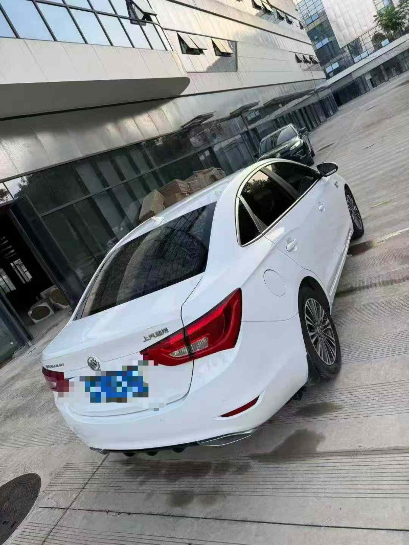 乐山17年别克英朗6