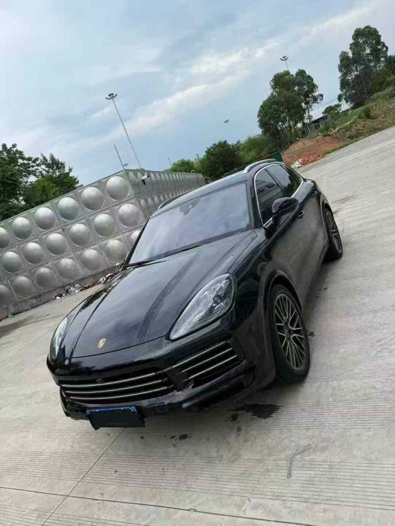 乐山21年保时捷卡宴2