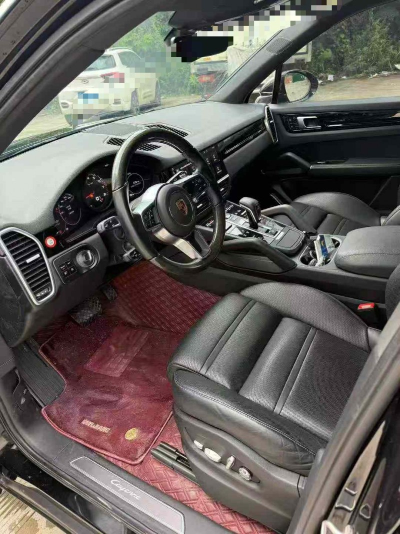 乐山21年保时捷卡宴3