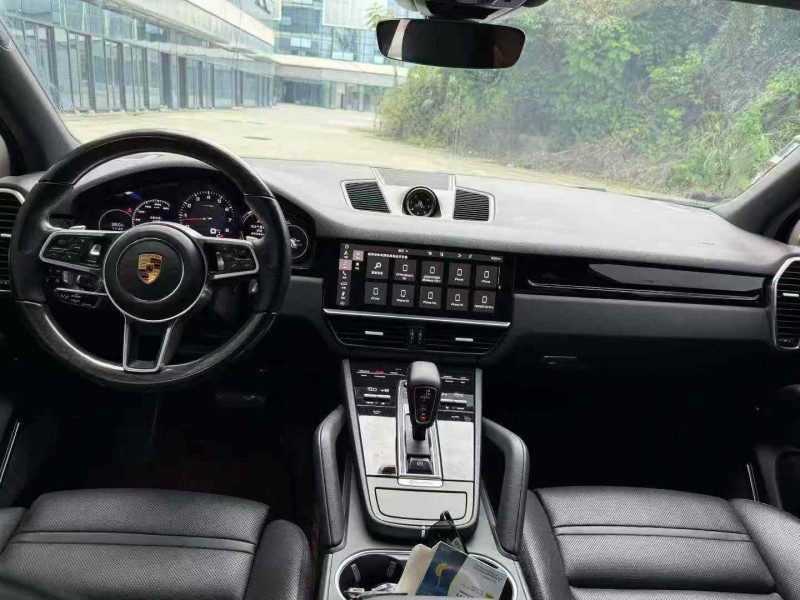 乐山21年保时捷卡宴5