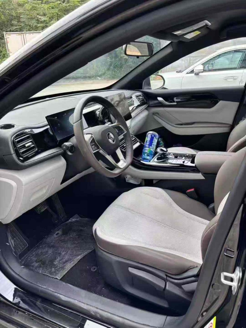 乐山25年比亚迪秦3