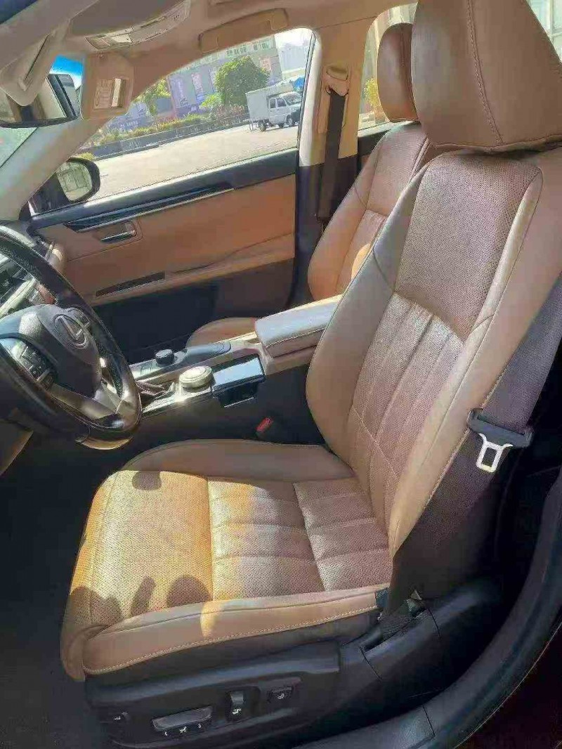 三明16年雷克萨斯ES6