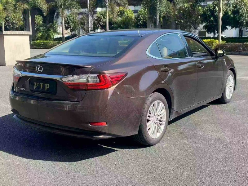 三明16年雷克萨斯ES8