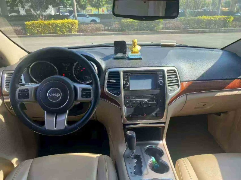 三明11年Jeep大切诺基4