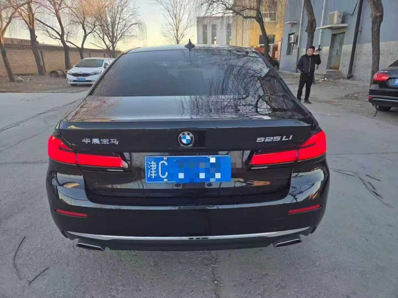 保定22年宝马5系9