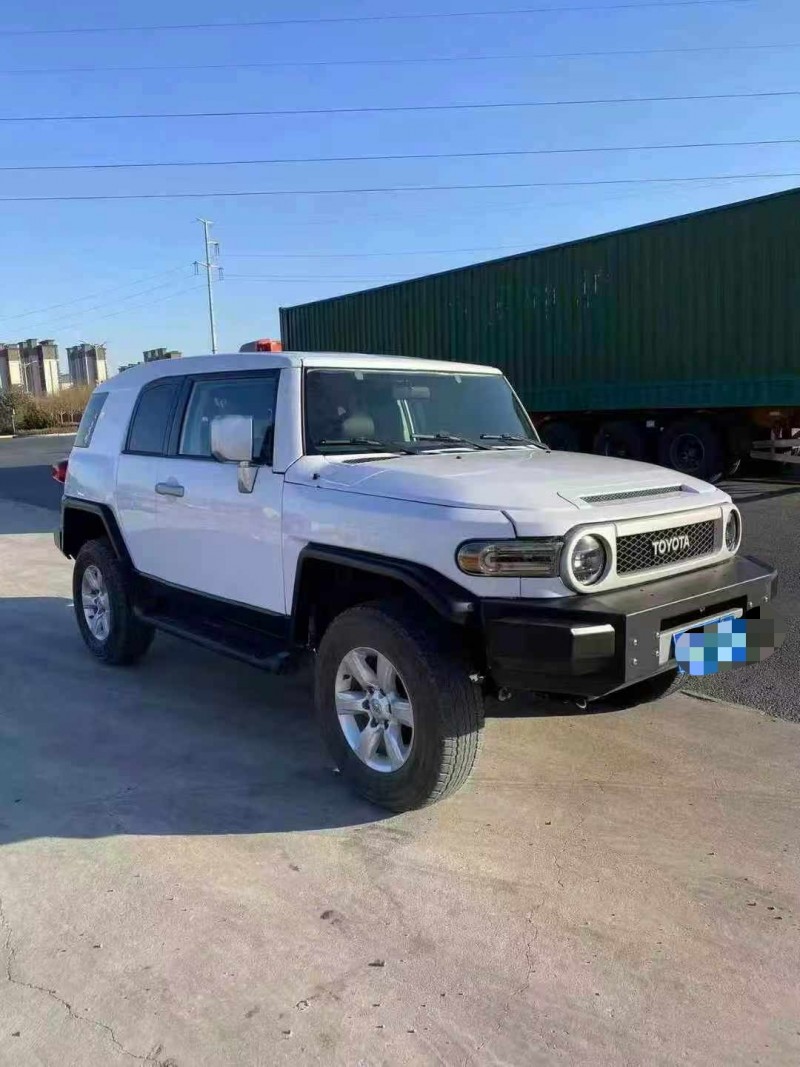 保定19年丰田兰德酷路泽2