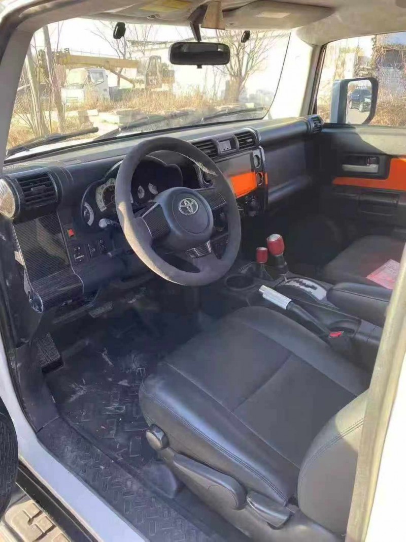 保定19年丰田兰德酷路泽4