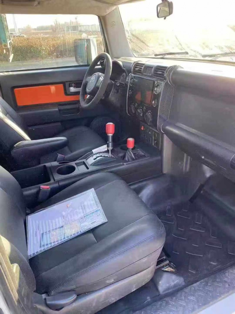 保定19年丰田兰德酷路泽6