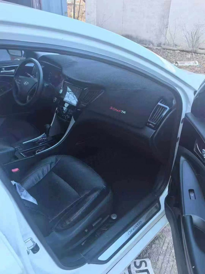 保定14年现代索纳塔4