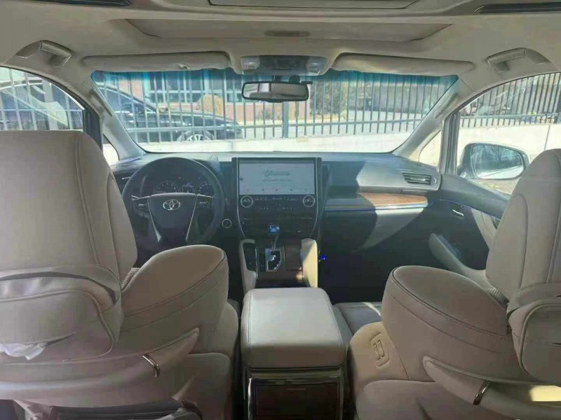 保定16年丰田埃尔法4