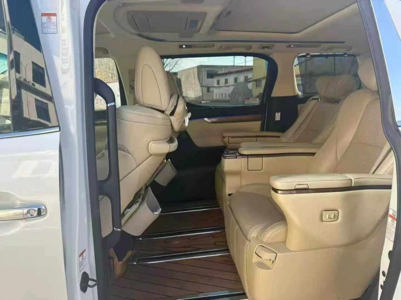 保定16年丰田埃尔法5