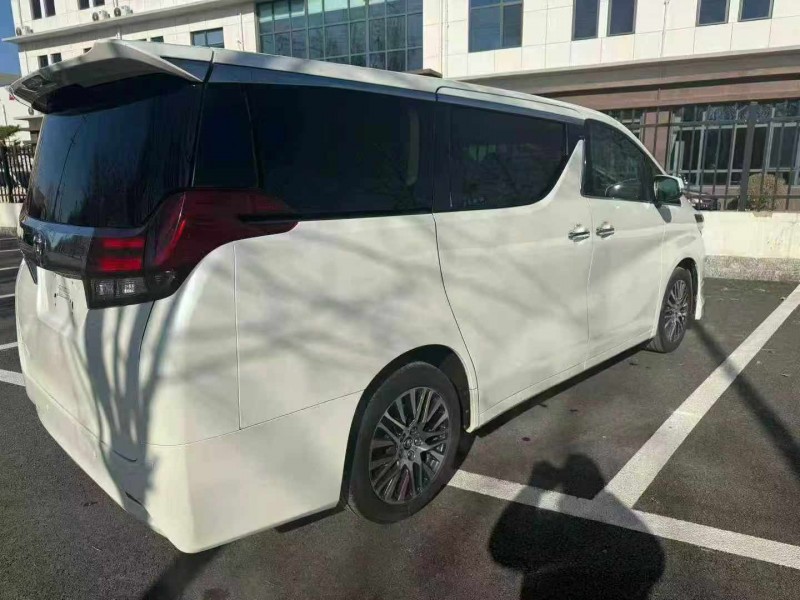 保定16年丰田埃尔法8