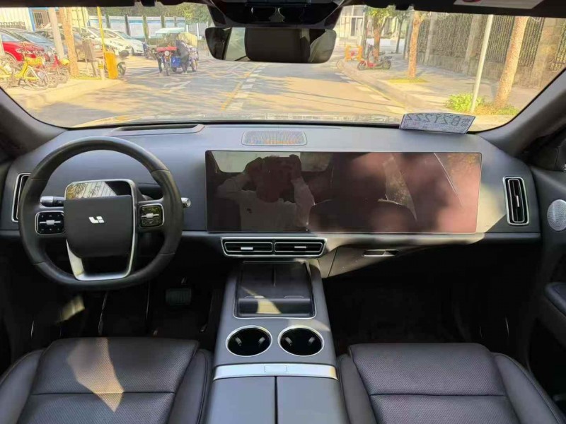 广州23年理想L97