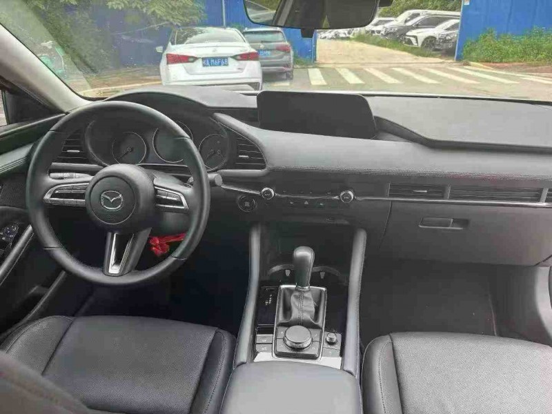 南宁25年马自达昂克赛拉5