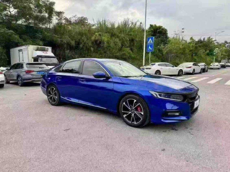 南宁18年本田雅阁2