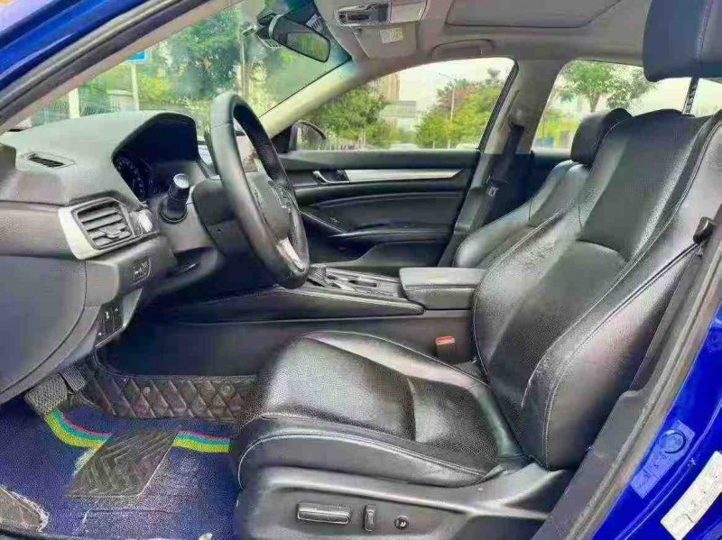 南宁18年本田雅阁4