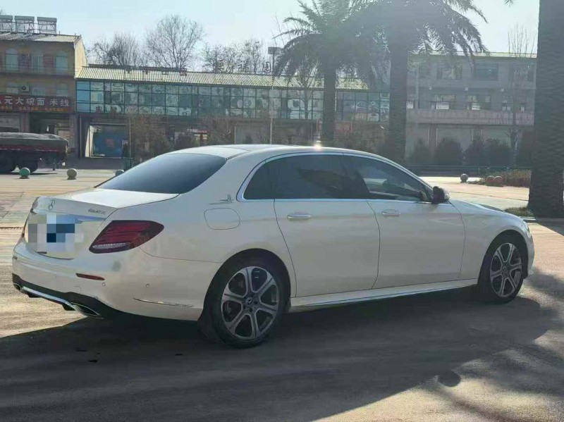 唐山17年奔驰E8