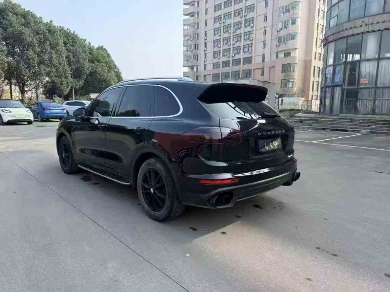 金華15年保時捷卡宴8