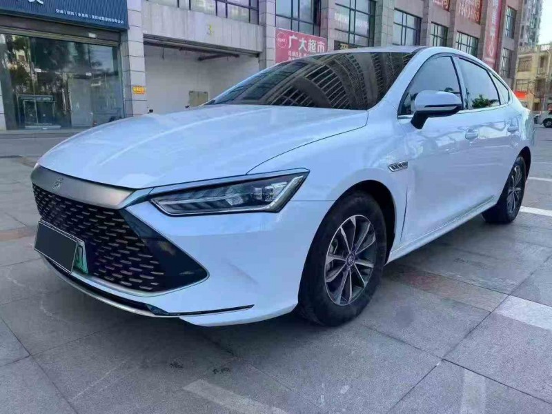 万宁23年比亚迪秦3