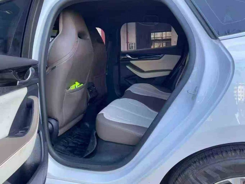 万宁23年比亚迪秦4