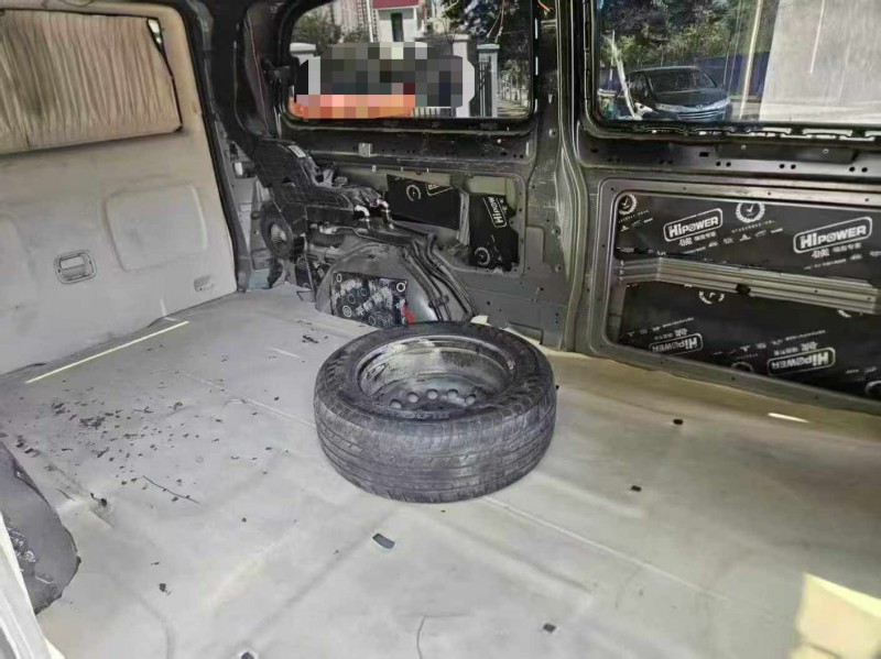 南宁14年奔驰威霆6