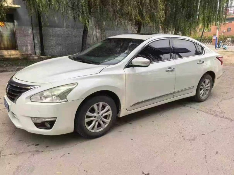 保定16年日产天籁3