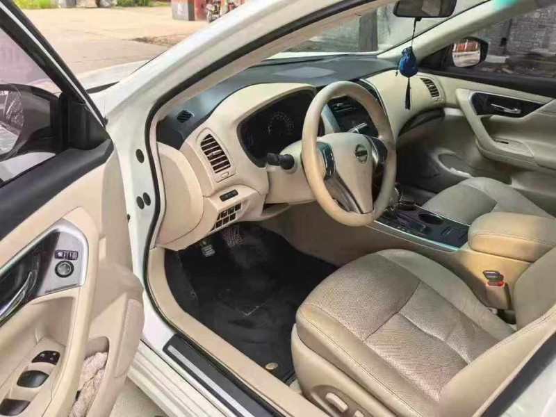 保定16年日产天籁4