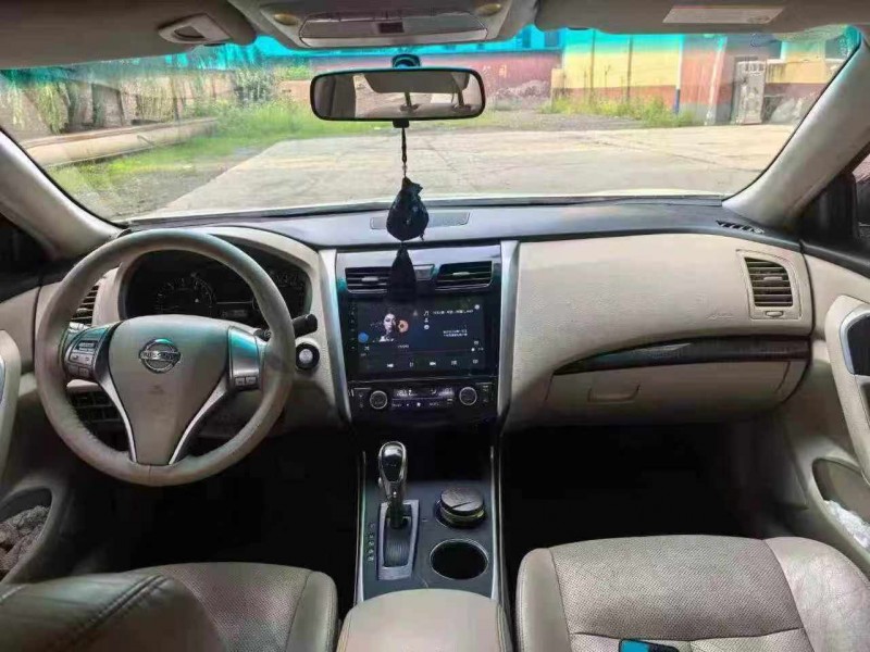 保定16年日产天籁5