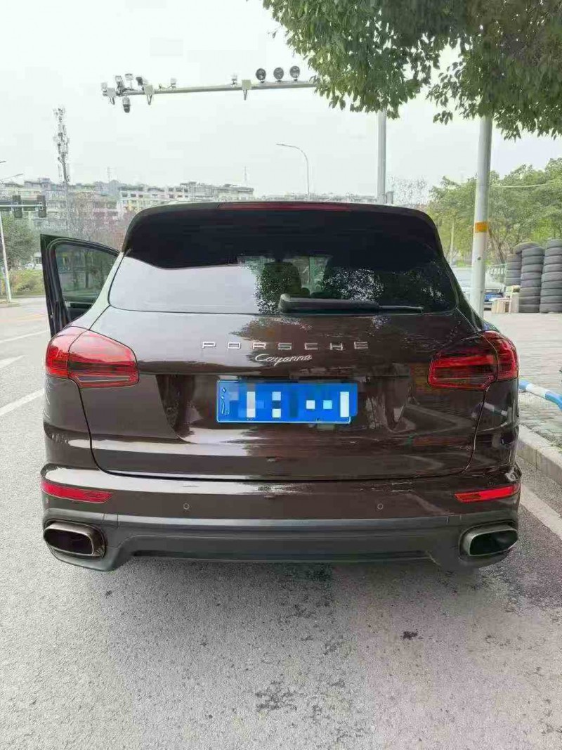 重慶16年保時捷卡宴9