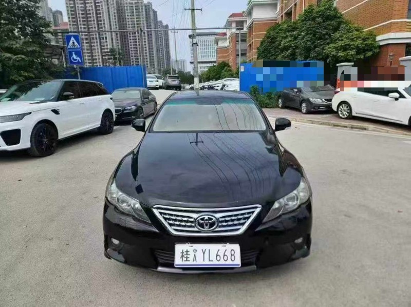 南宁13年丰田锐志1