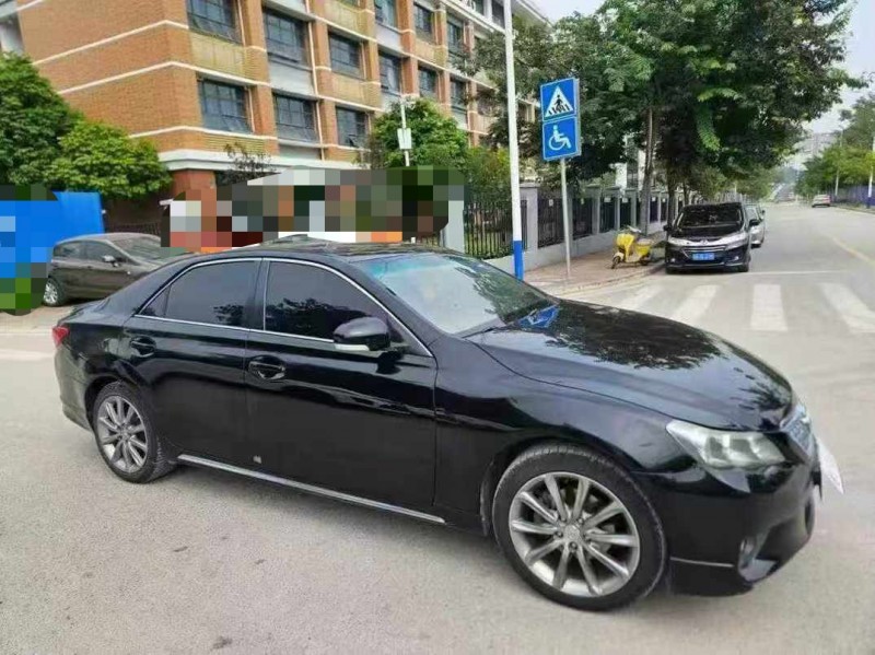 南宁13年丰田锐志2