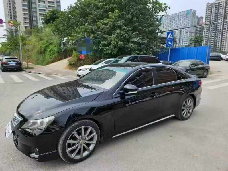 南宁13年丰田锐志3