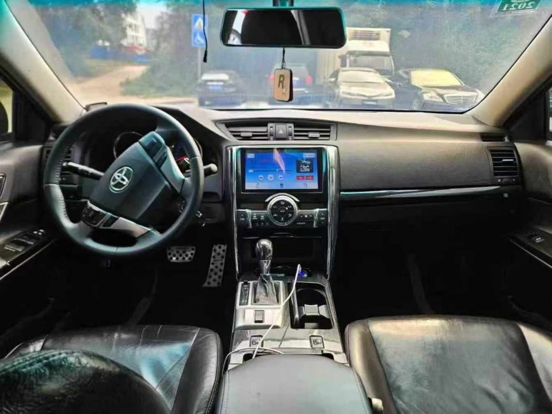 南宁13年丰田锐志5