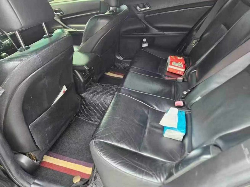 南宁13年丰田锐志6