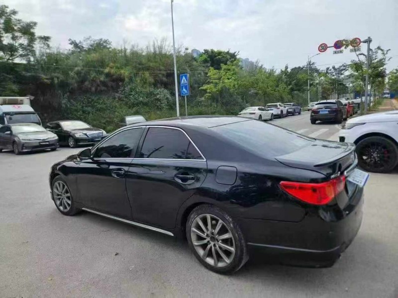 南宁13年丰田锐志7