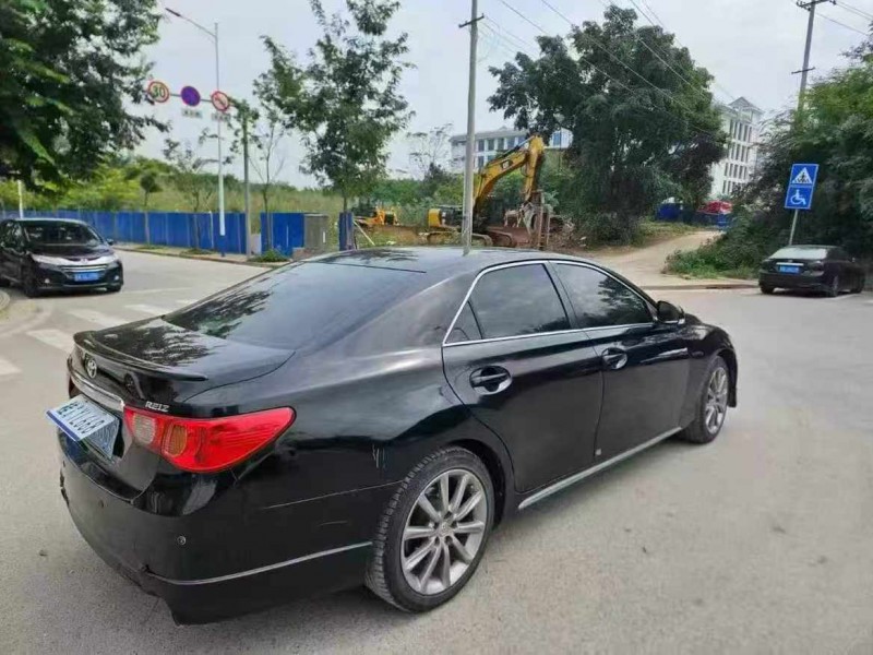 南宁13年丰田锐志8