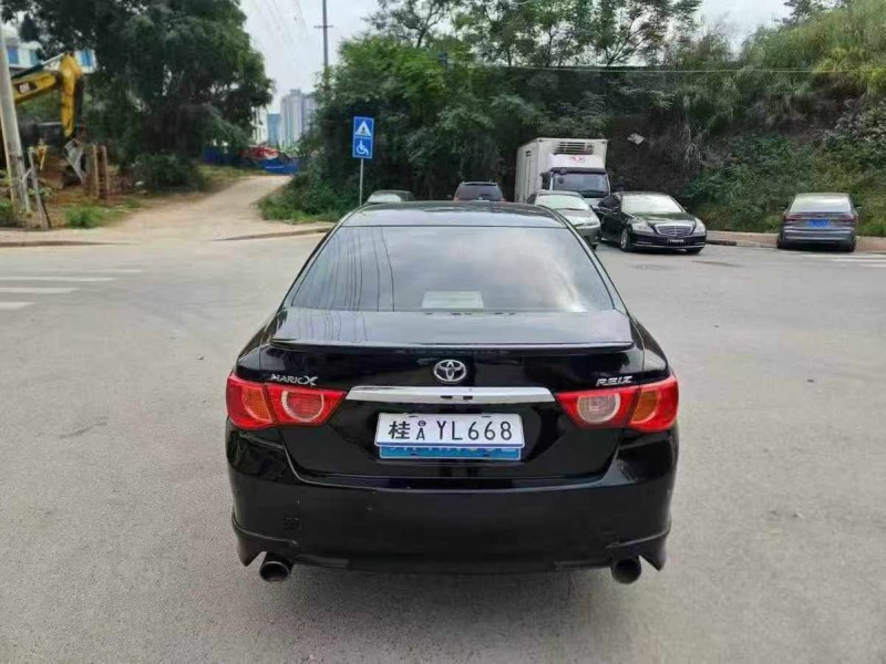 南宁13年丰田锐志9