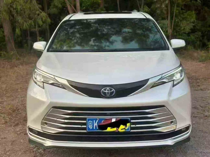 湛江23年丰田塞纳1