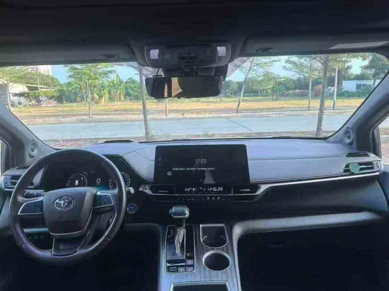 湛江23年丰田塞纳5