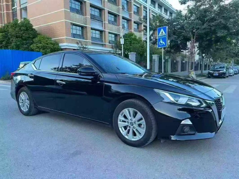 南宁22年日产天籁2