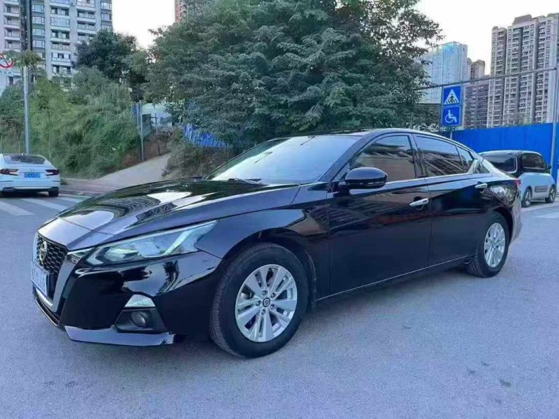 南宁22年日产天籁3