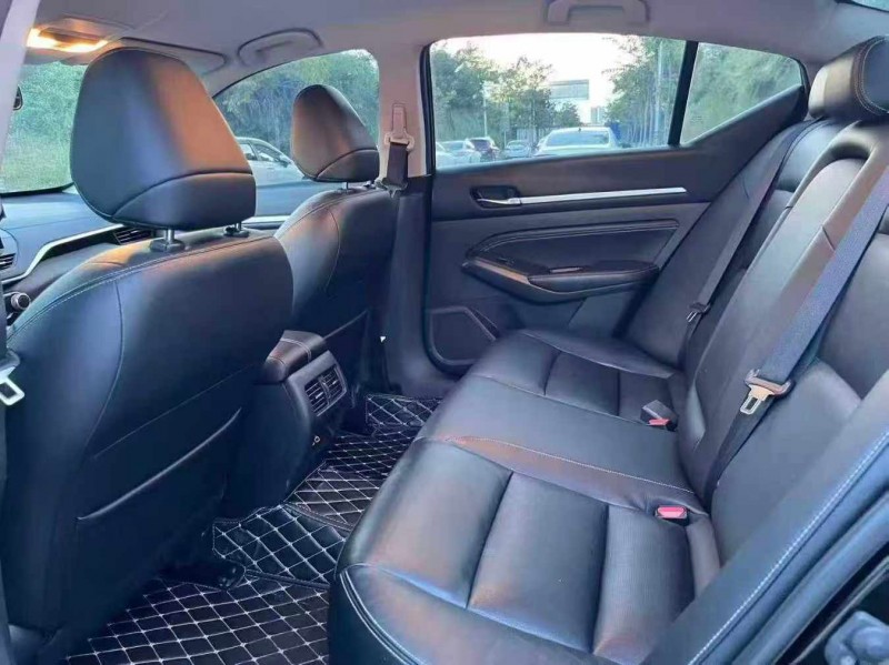 南宁22年日产天籁6