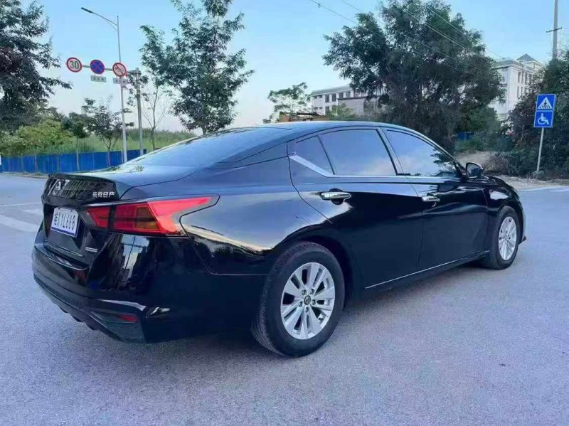 南宁22年日产天籁7