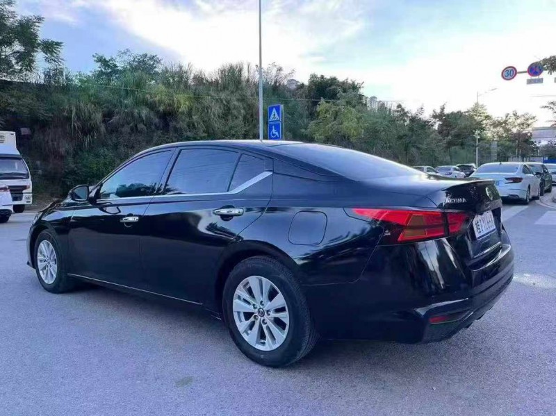 南宁22年日产天籁8